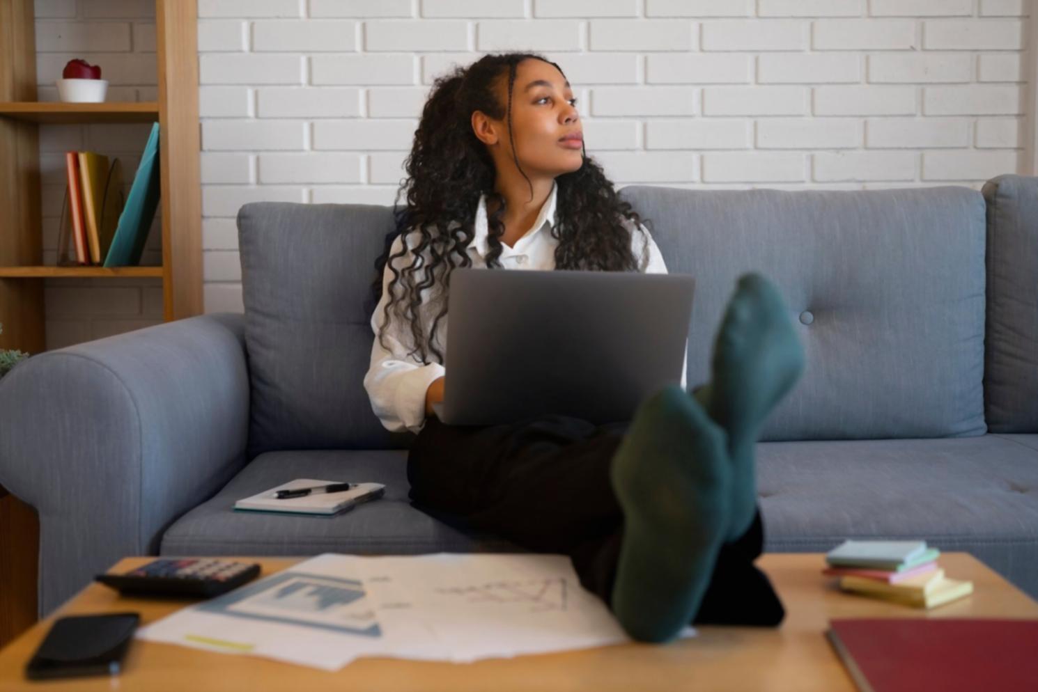 Student reviewing position trading charts and market analysis on multiple monitors