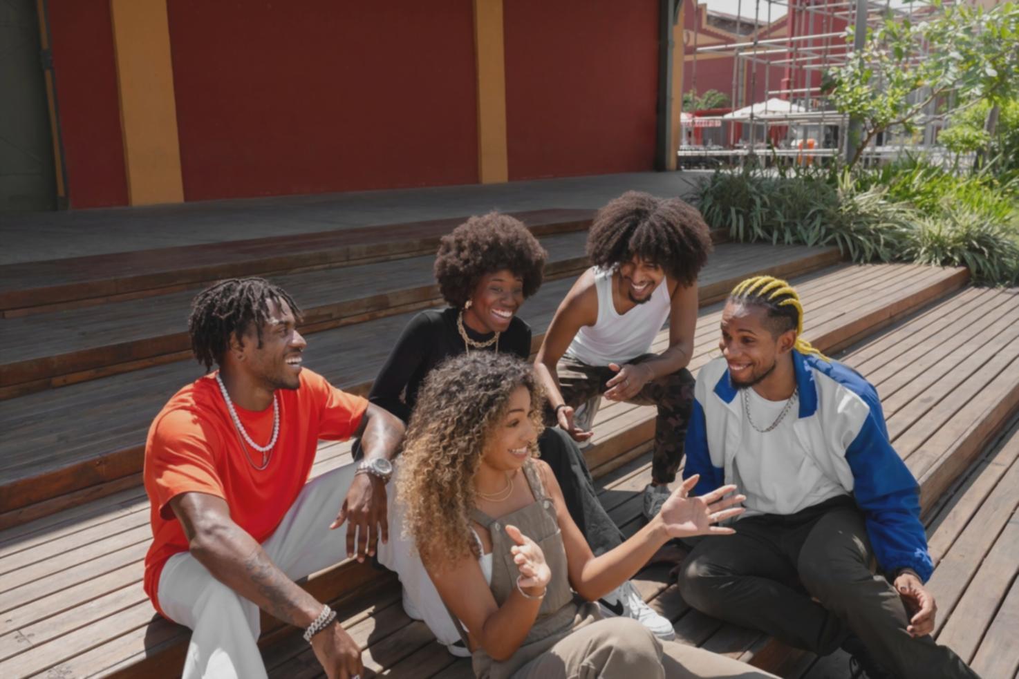 Educational trading session with instructor explaining market concepts to students